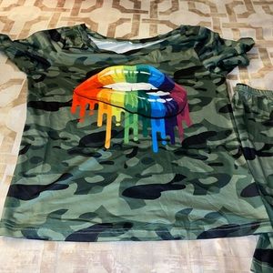 Cute off the shoulder camo short set